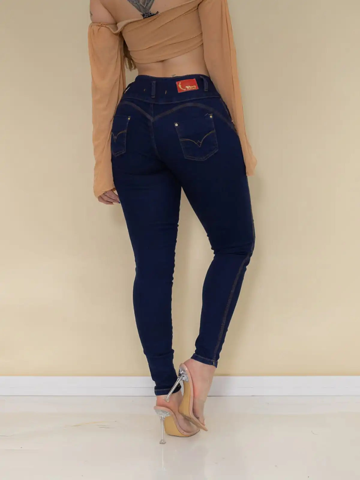 Calça Jeans Feminina Cecilia - Elegância, Conforto e Modelagem Perfeita